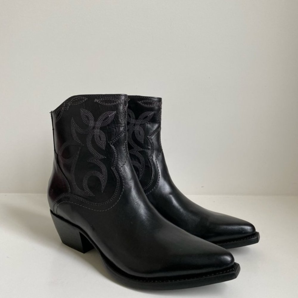 Frye Shane Embroidered Short Smooth Veg Calf Boot